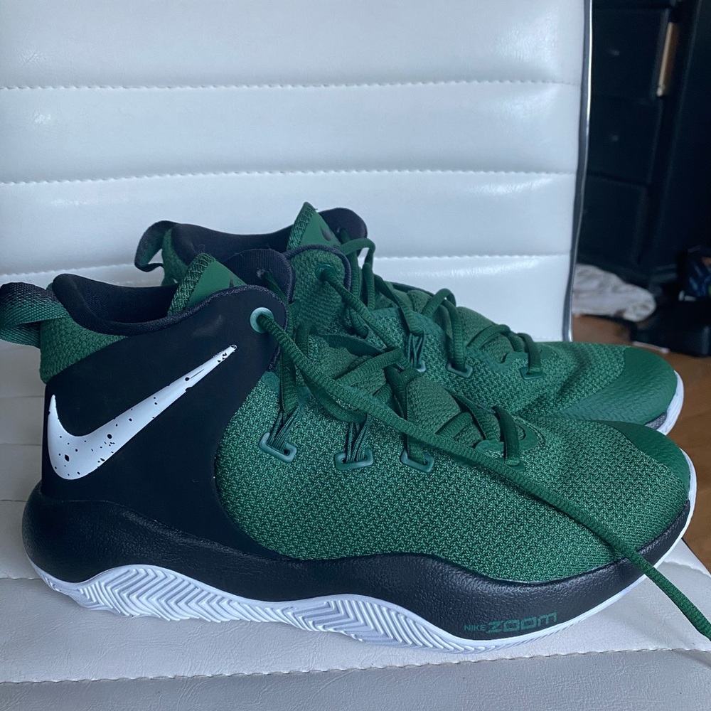 Nike zoom basket ball shoes